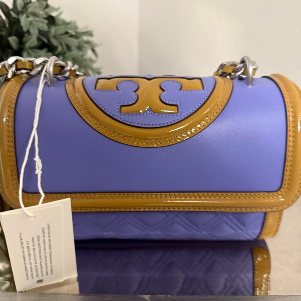 Tory Burch SMALL FLEMING CONVERTIBLE SHOULDER BAG - Picture 2 of 10
